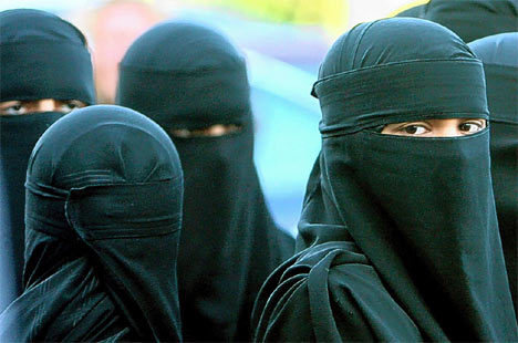 Women in niqab
