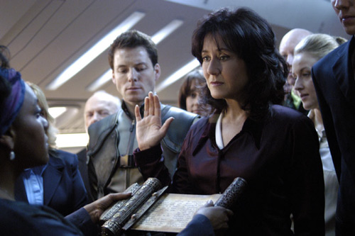 Laura Roslin is sworn in as President