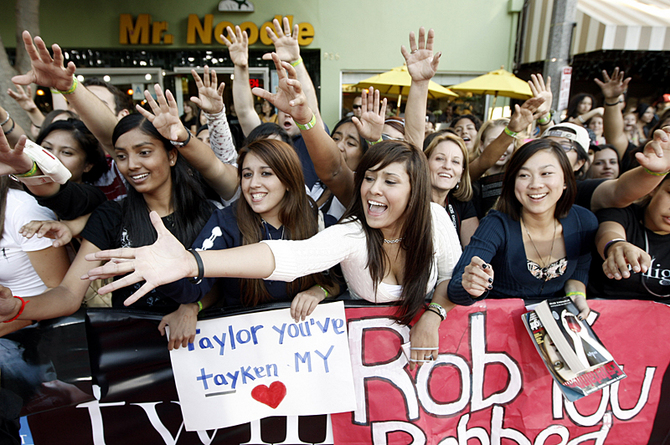 Fans wait at the Los Angeles Twilight movie premiere