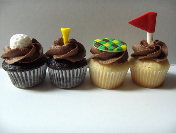 Golf-themed cupcakes