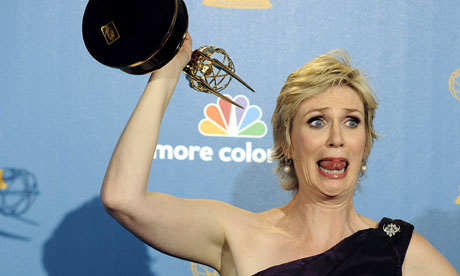 Jane Lynch holds up her Emmy for Glee